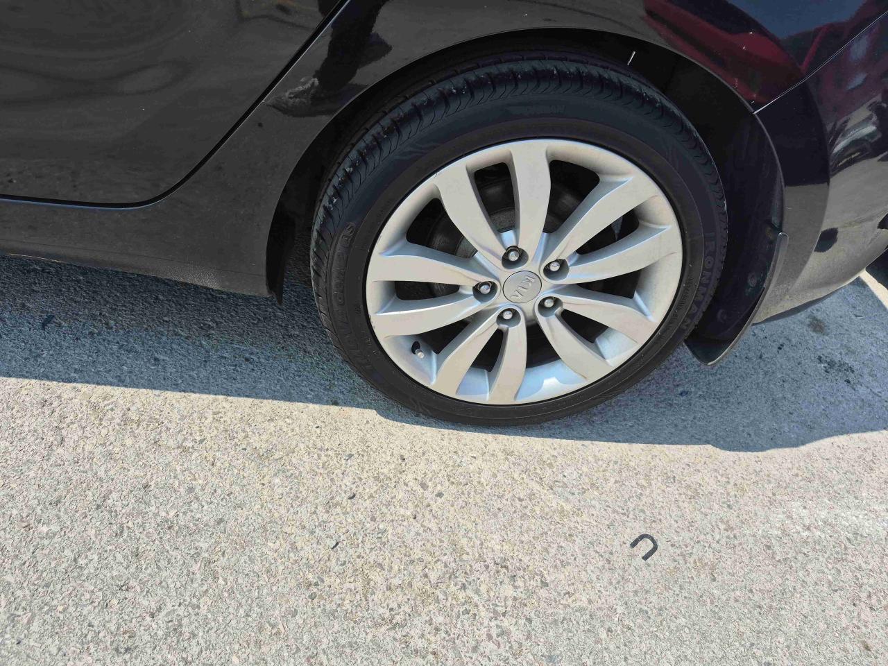 2014 Kia Rondo  - Photo #16