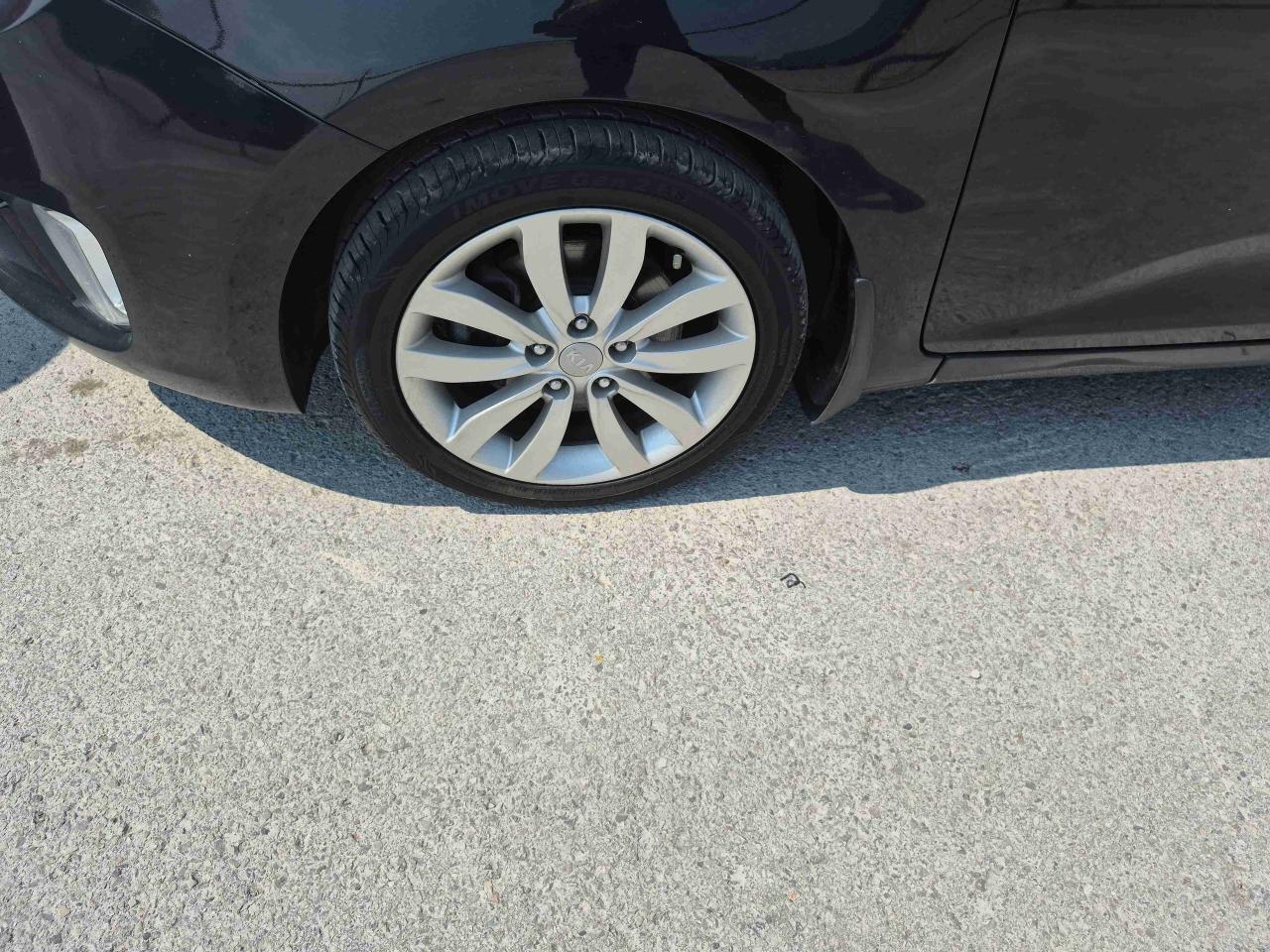 2014 Kia Rondo  - Photo #17