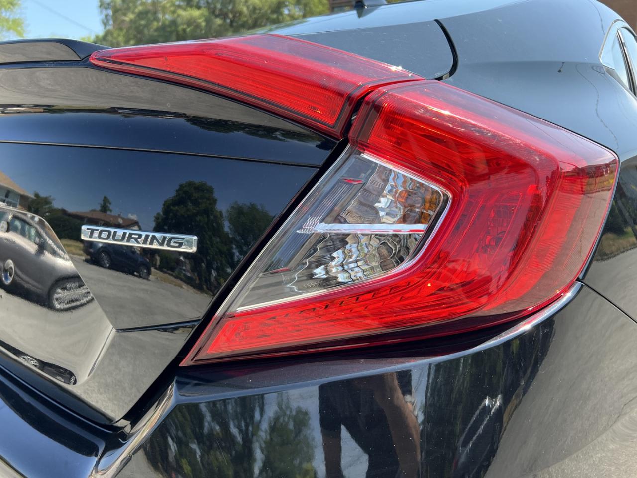 2018 Honda Civic Touring Sedan CVT - Photo #8