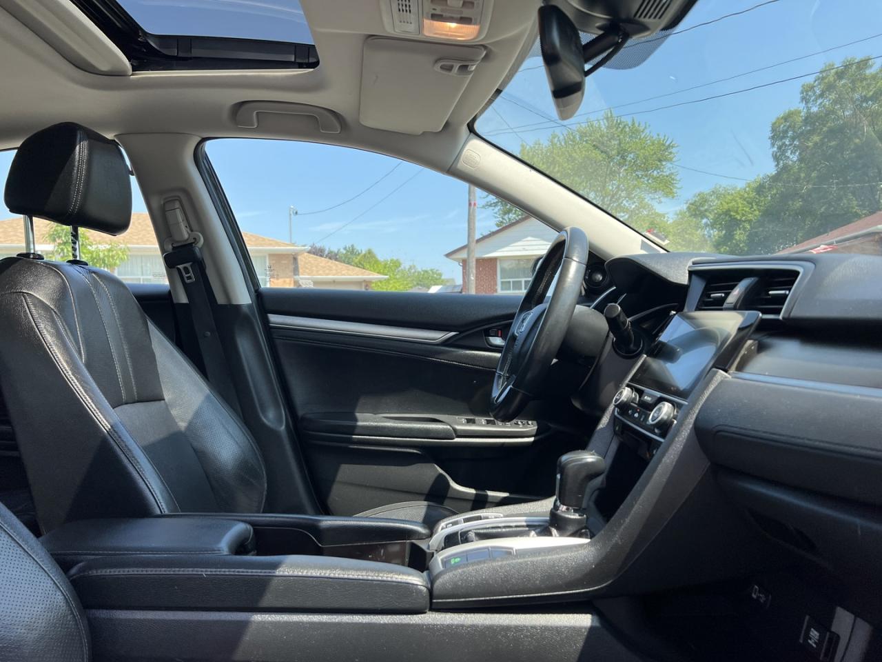 2018 Honda Civic Touring Sedan CVT - Photo #10