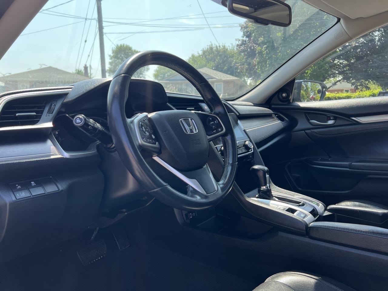2018 Honda Civic Touring Sedan CVT - Photo #15