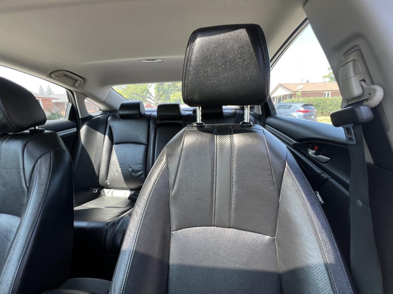 2018 Honda Civic Touring Sedan CVT - Photo #27