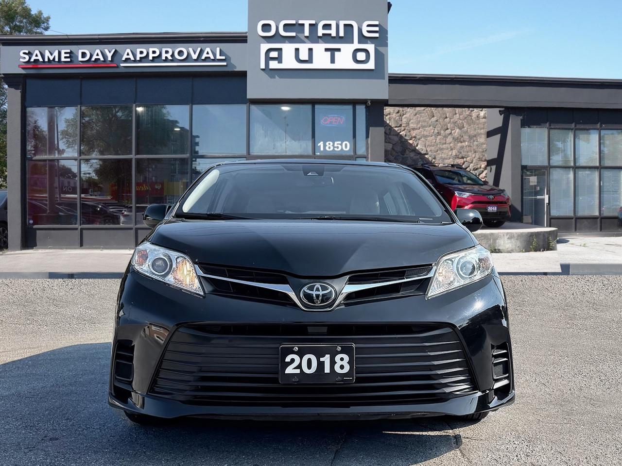 2018 Toyota Sienna LE 8-Passenger - Photo #2