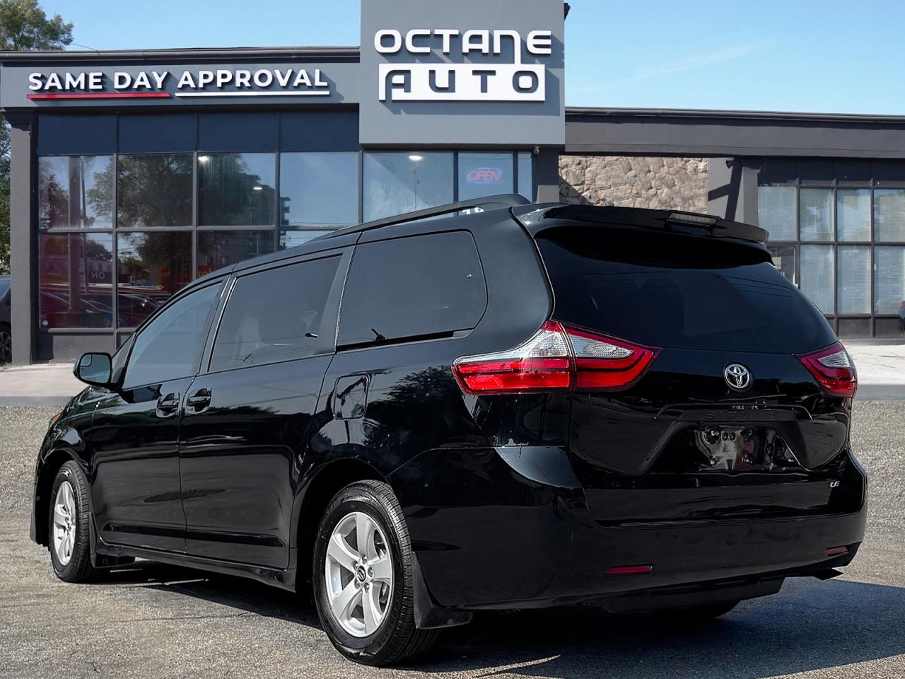 2018 Toyota Sienna LE 8-Passenger - Photo #4
