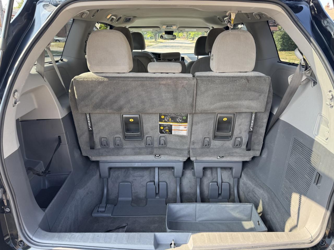 2018 Toyota Sienna LE 8-Passenger - Photo #10