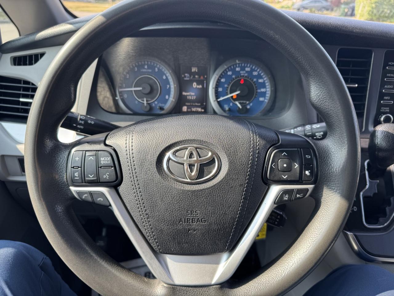 2018 Toyota Sienna LE 8-Passenger - Photo #12
