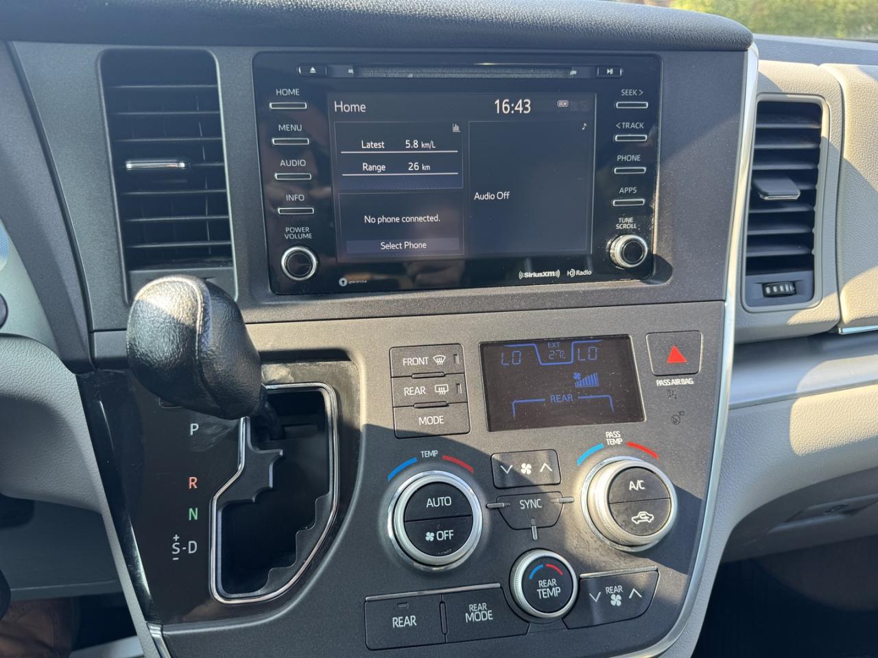 2018 Toyota Sienna LE 8-Passenger - Photo #14