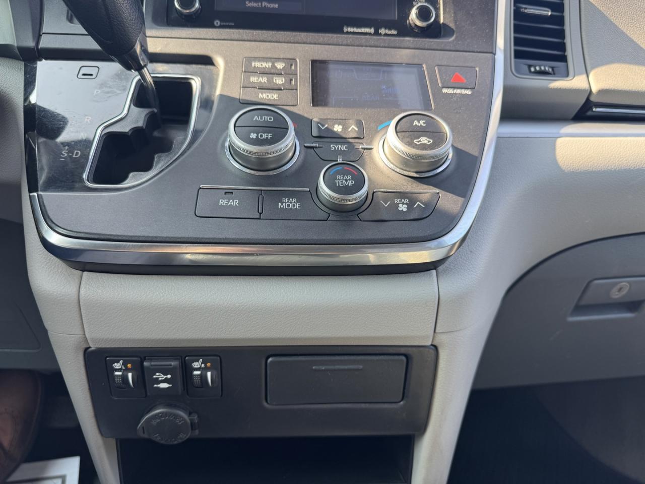 2018 Toyota Sienna LE 8-Passenger - Photo #16