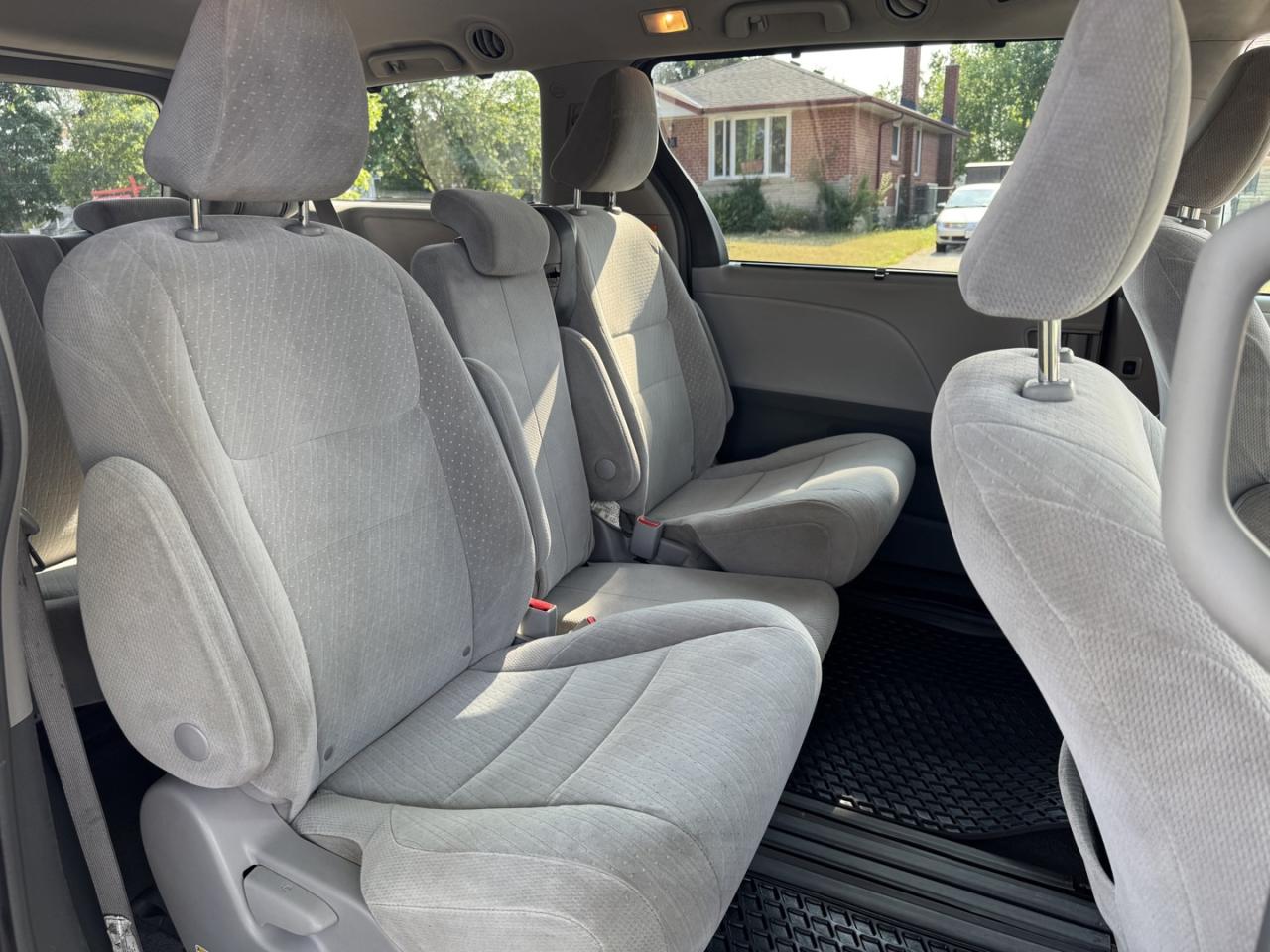 2018 Toyota Sienna LE 8-Passenger - Photo #20