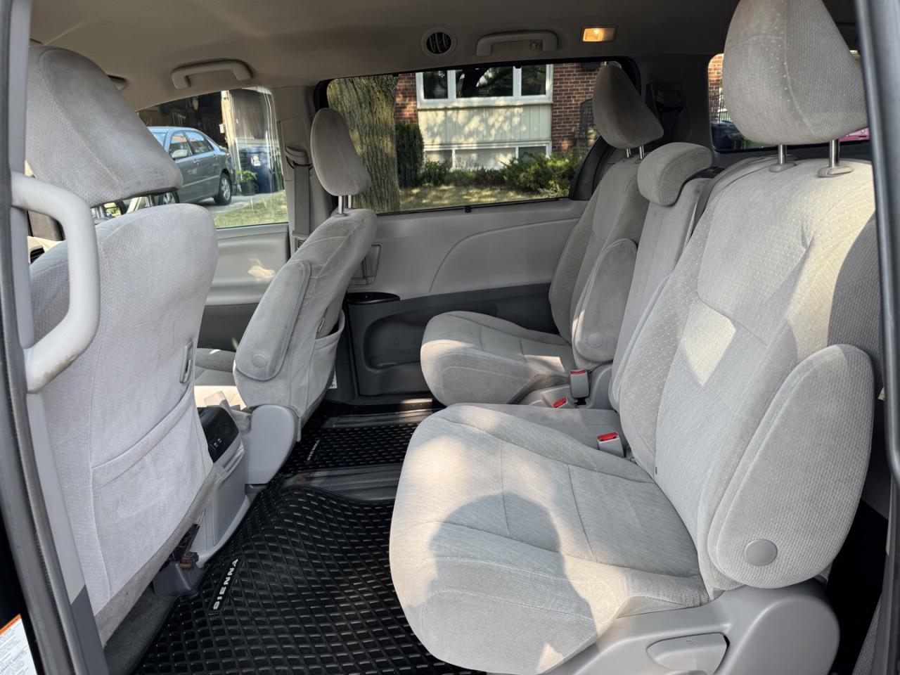 2018 Toyota Sienna LE 8-Passenger - Photo #19