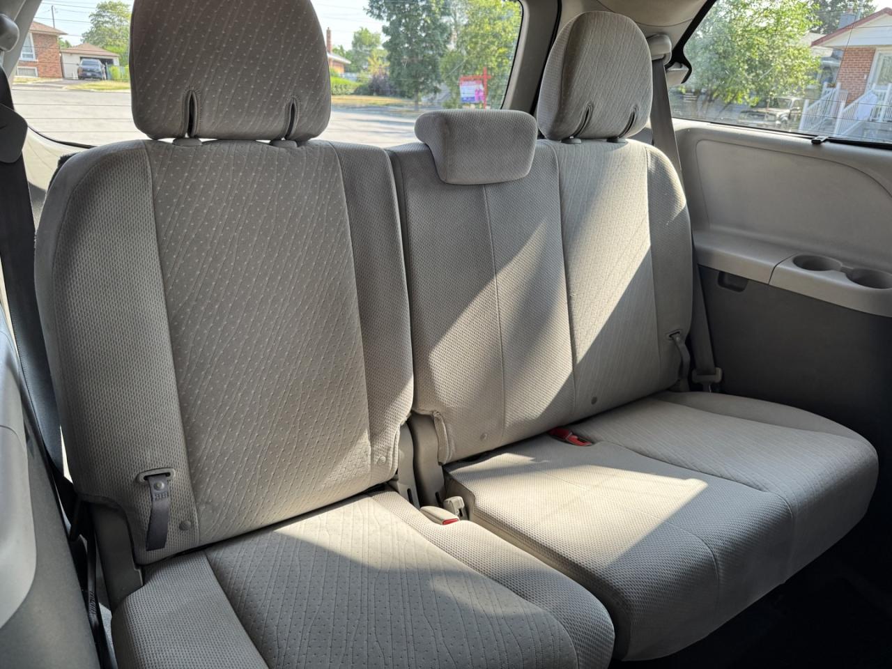 2018 Toyota Sienna LE 8-Passenger - Photo #21