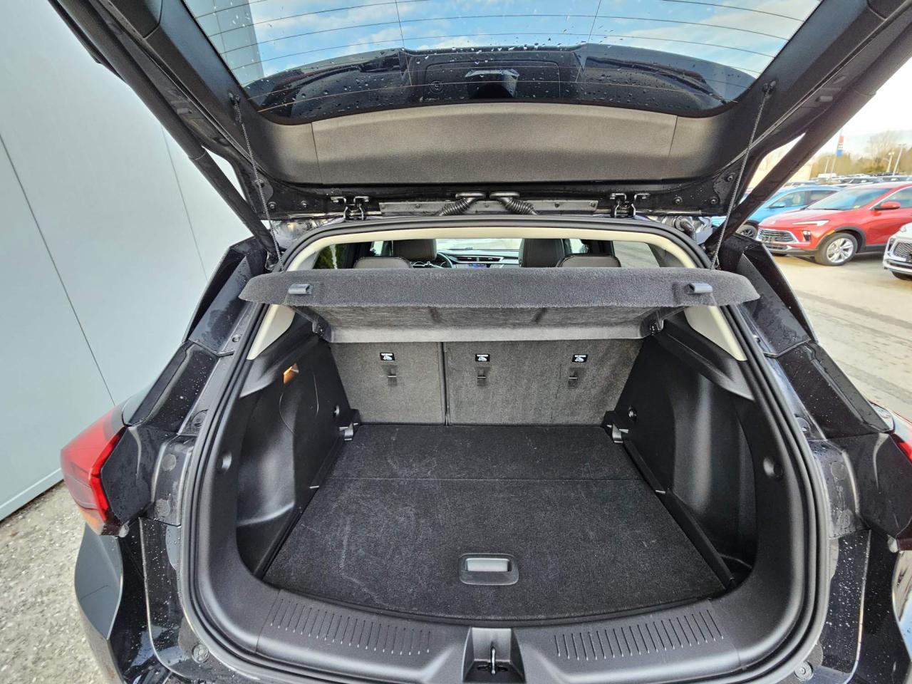 2022 Buick Encore GX One Owner | Essence | Sport Touring | AWD | Leather | Navigation | Moonroof | 18" Wheels Photo