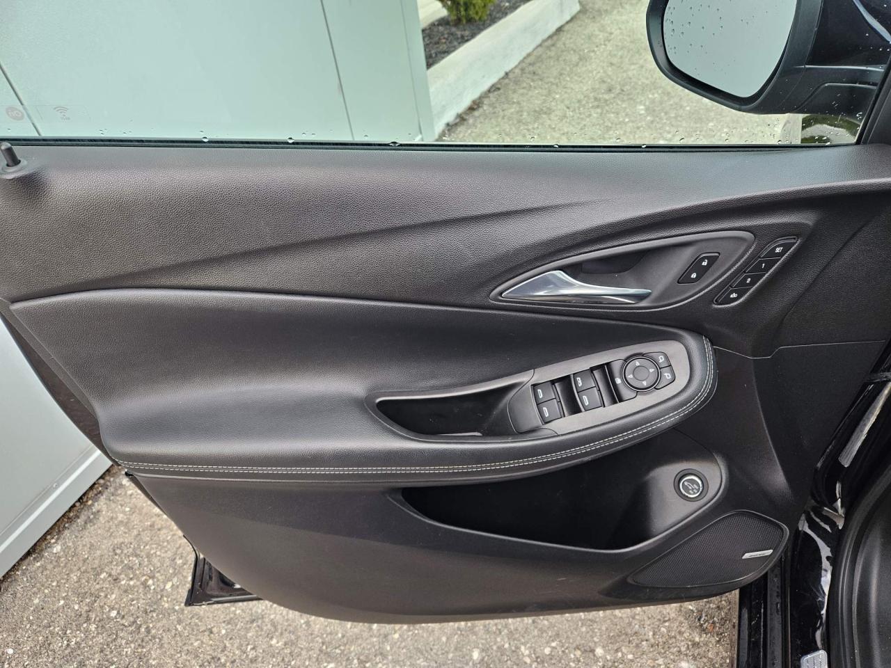 2022 Buick Encore GX One Owner | Essence | Sport Touring | AWD | Leather | Navigation | Moonroof | 18" Wheels Photo