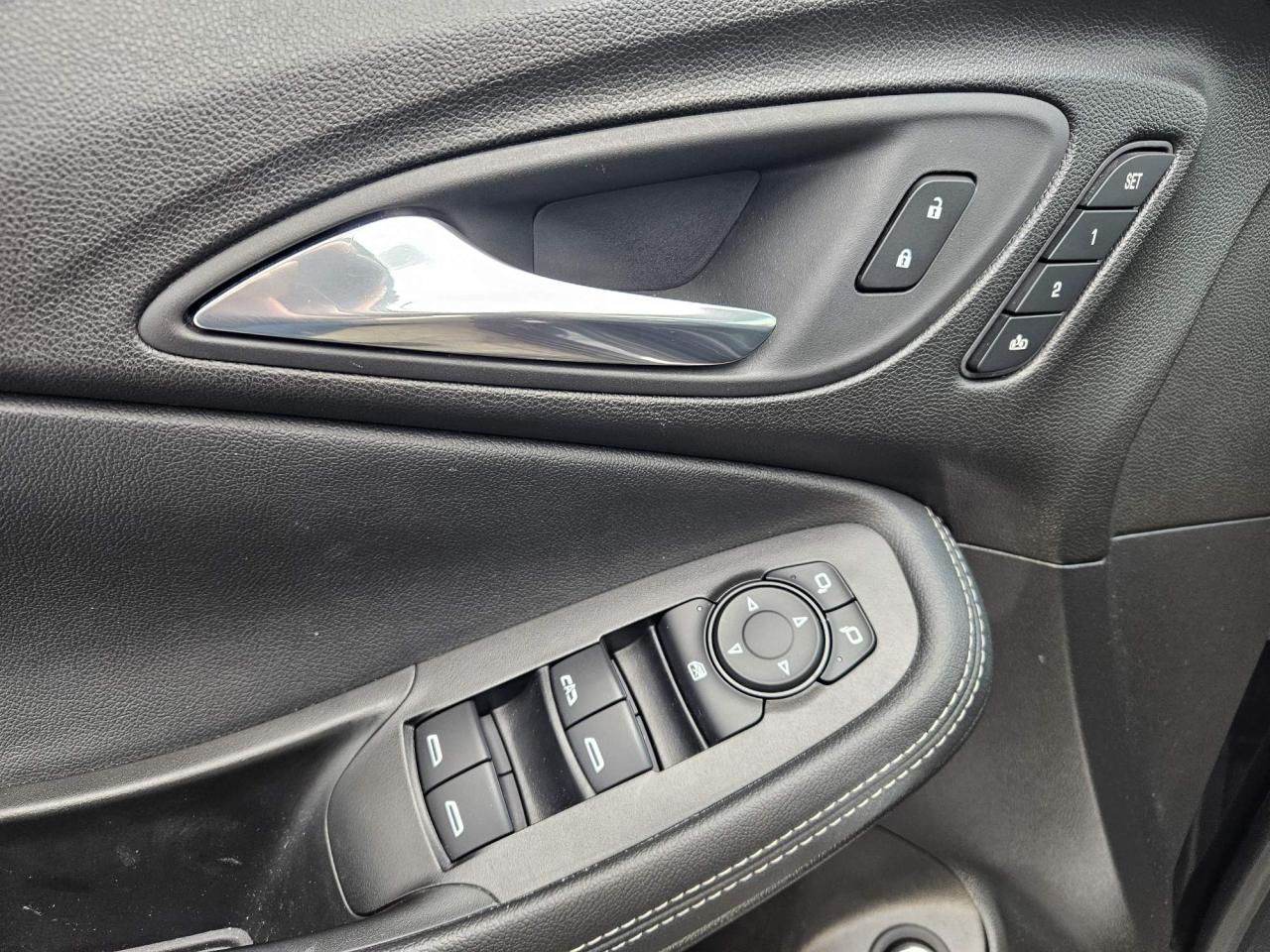 2022 Buick Encore GX One Owner | Essence | Sport Touring | AWD | Leather | Navigation | Moonroof | 18" Wheels Photo