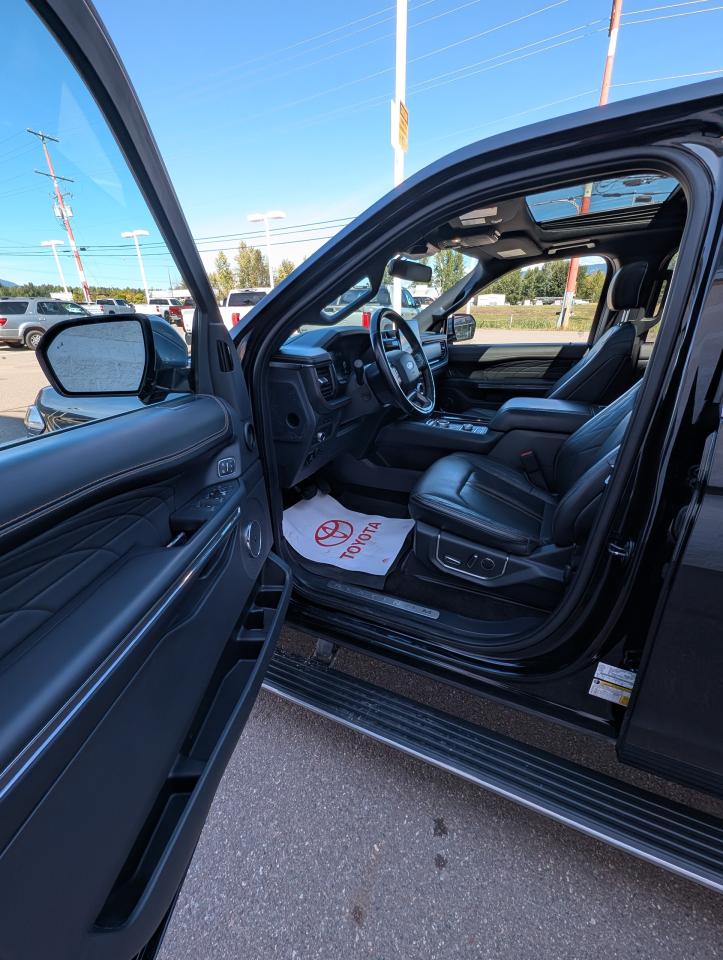 2022 Ford Expedition Platinum Max Photo