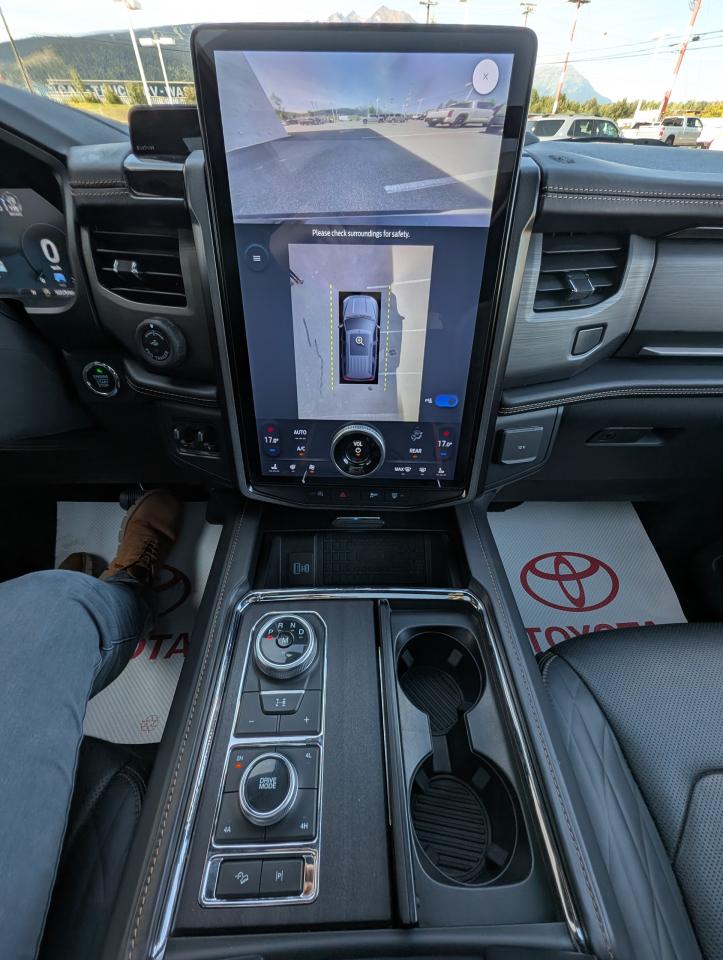 2022 Ford Expedition Platinum Max Photo