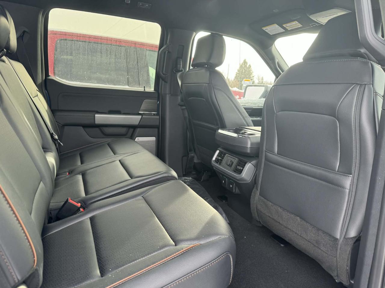 2025 Ford F-150 Lariat Photo3