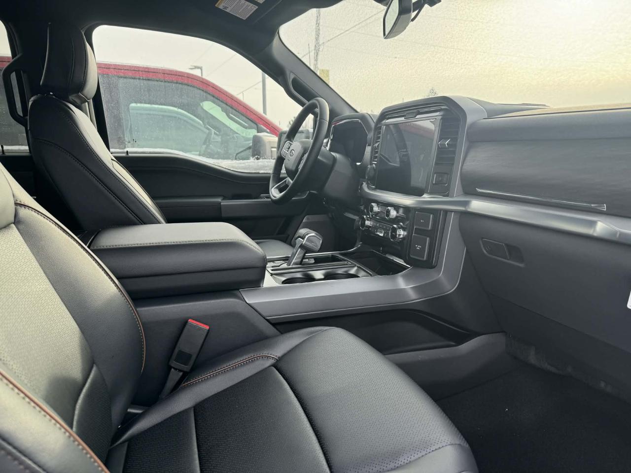 2025 Ford F-150 Lariat Photo5