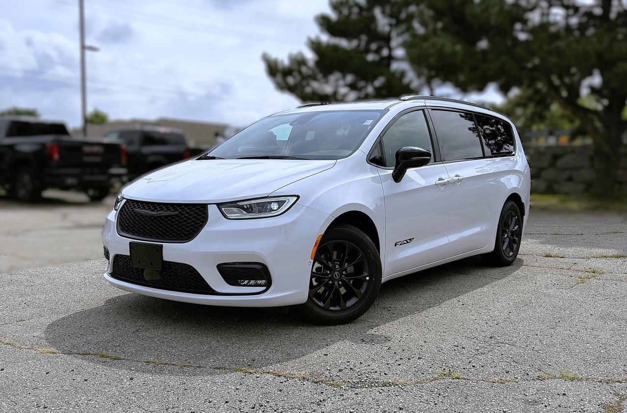 New 2025 Chrysler Pacifica Select FWD for sale in Waterloo, ON