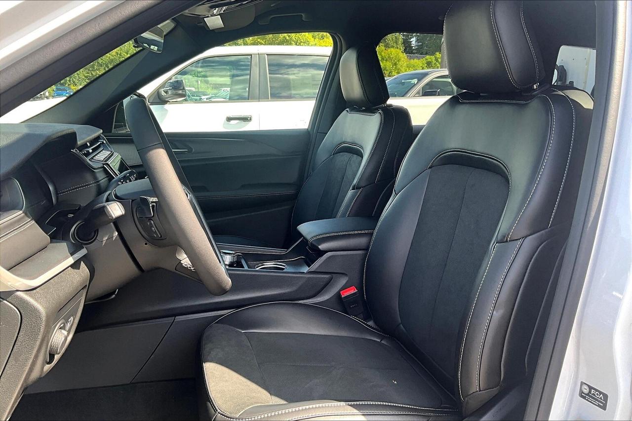 2025 Jeep Grand Cherokee ALTITUDE | Leather | 20" Wheels | 4X4 Photo