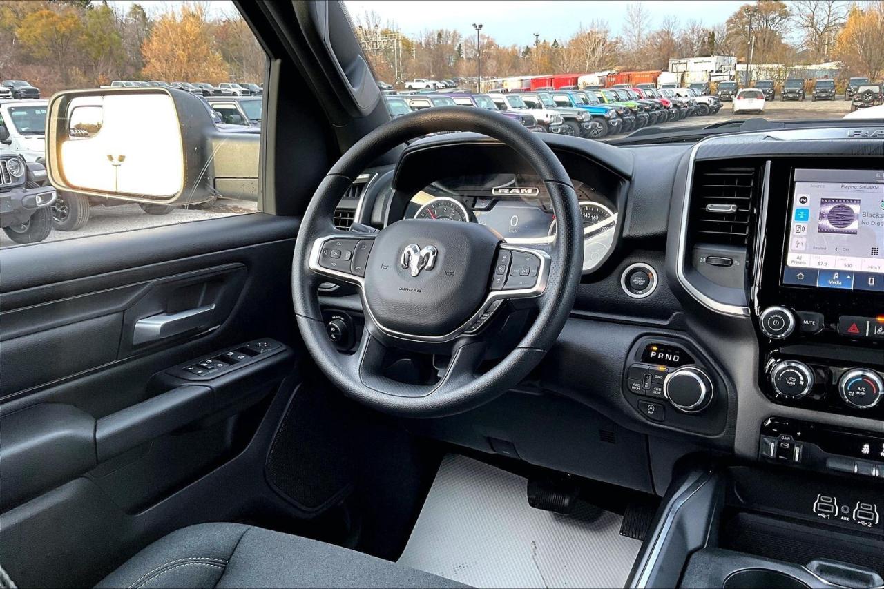 2025 RAM 1500 TRADESMAN CREW | Black Express Pkg | Buckets | V6 Photo