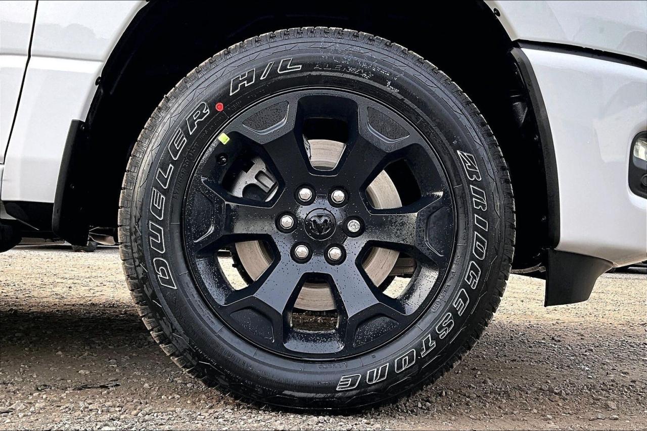 2025 RAM 1500 TRADESMAN CREW | Black Express Pkg | Buckets | V6 Photo