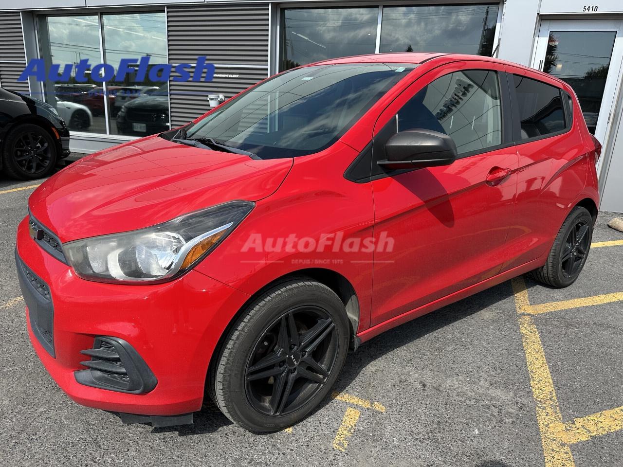 +Bluetooth 
+Caméra de recul / Backup camera 				
+Un seul propriétaire / One owner
+Aucun Accident /  No accidents
+Vérifié par Carfax / Carfax verified
+Pneus et carrosserie en excellent état / Tires and body in great condition
+Véhicule très propre! / Very clean unit
+Ce véhicule a été acheté dun particulier / This vehicle was bought from a private seller



Visitez notre page Google pour voir tous les commentaires positifs que nos clients nous laissent.
 
Financement rapide et facile, 1ere, 2e et 3e chances au crédit, approbation en 30 minutes, taux dacceptation très élevé. 

Essayez notre demande de crédit sécurisé en ligne, sans obligation! 

Nous sommes les spécialistes des autos, fourgonnettes, VUS, 4x4, et les camions légers jusquà une tonne. 

*Seulement le nettoyage de base du véhicule, fait par un sous-traitant, est inclus. Pour un perfectionnement de lesthétique intérieur/extérieur, dont une décontamination de la peinture, des retouches de peinture, faites par nos experts en esthétique, une somme de 249$ sera ajoutée à votre facture. Aussi disponible, loption dimmatriculer la voiture sur place, qui vous permet dépargner du temps et le coût de 25$ du transit temporaire.

*AutoFlash se réserve le droit de refuser un paiement en comptant. 

*************

Since 1975 AutoFlash has offered the best price-quality and excellent service. 

Visit our Google page to read all the nice things our clients have to say about us.

We have financing for all credit situations. 1st 2nd 3rd chance credit with an excellent approval rate!

Try our secured online credit application any time, with no obligation! 

We specialize in all brands, makes and models. Whether you need a car, truck, SUV or minivan, we can help you.

And if we dont have it, well find it for you!

*Only the basic cleaning of the vehicle, done by a subcontractor, is included in the advertised price. For a complete interior/exterior detailing, done by our esthetic specialists, which includes a complete paint decontamination and paint touch-ups if needed, an amount of 249$ will be added to your invoice. Also available, in-house licensing, which allows you to save the $25 for a temporary Transit.

*AutoFlash reserves the right to refuse a cash payment.