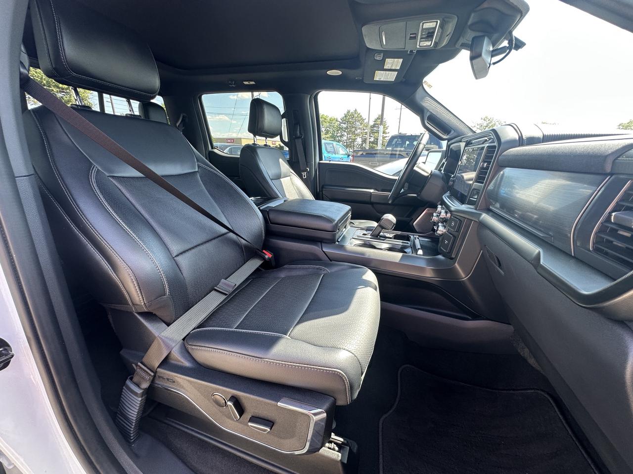 2024 Ford F-150 LARIAT | HYBRID | MOONROOF | BLACK APPEARANCE | Photo