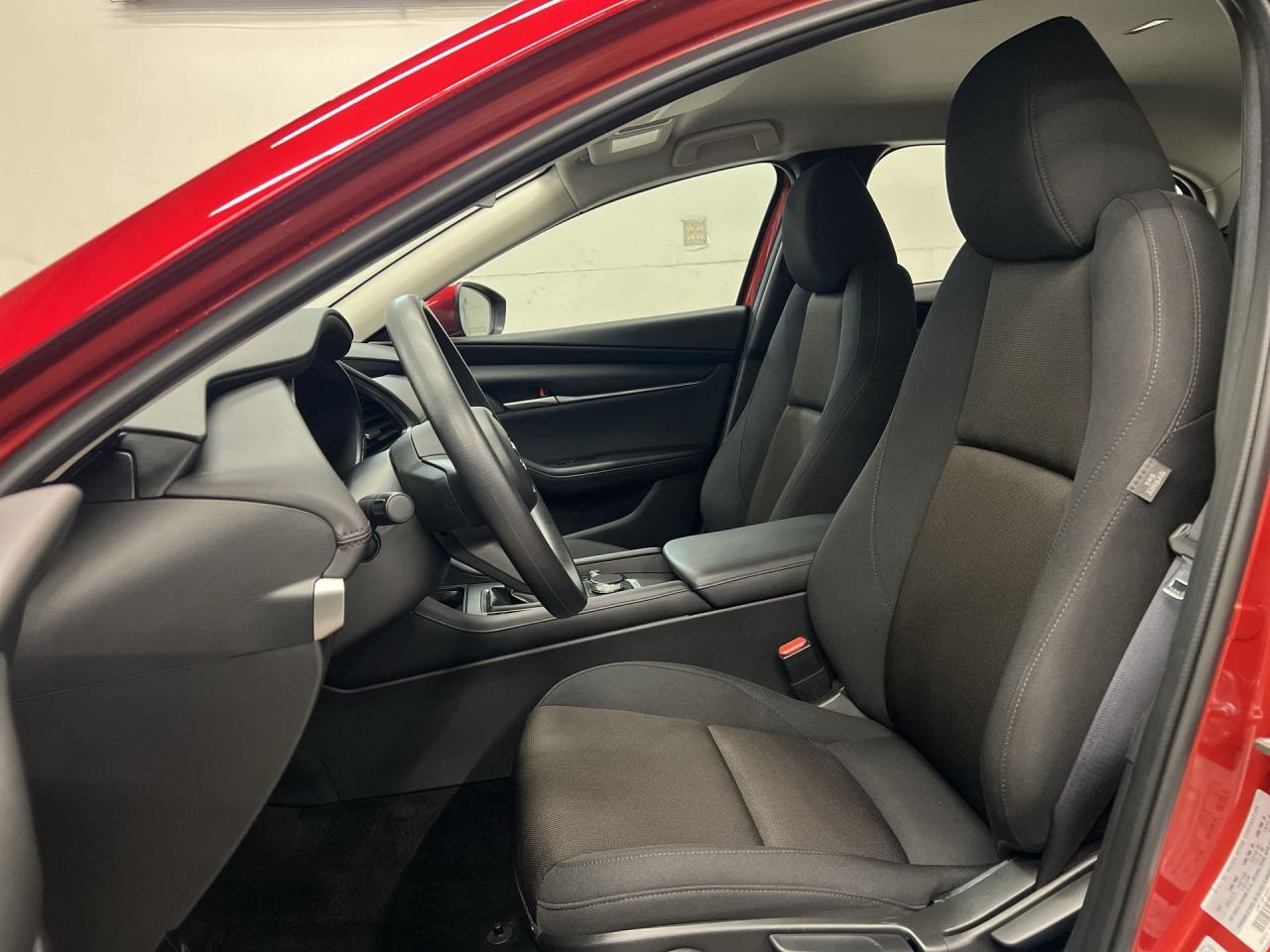 2024 Mazda MAZDA3 LOW KMS |HEATED SEATS | CARPLAY | ALLOYS Photo