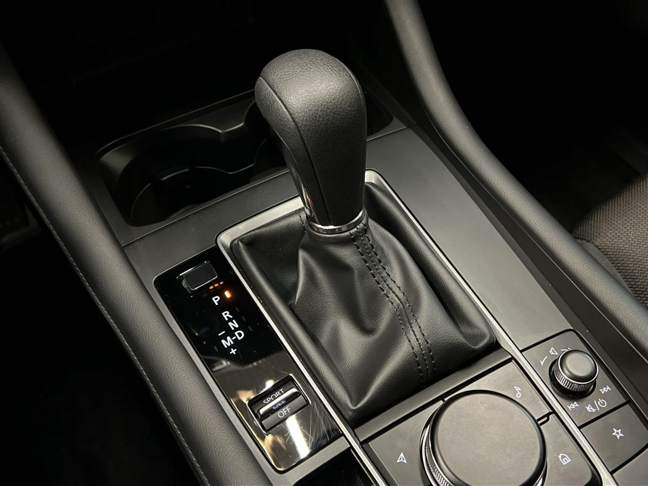 2024 Mazda MAZDA3 LOW KMS |HEATED SEATS | CARPLAY | ALLOYS Photo