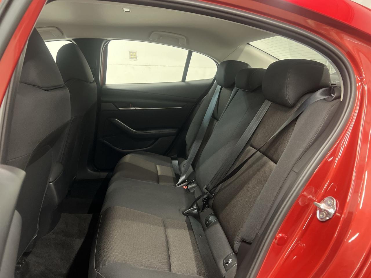 2024 Mazda MAZDA3 LOW KMS |HEATED SEATS | CARPLAY | ALLOYS Photo