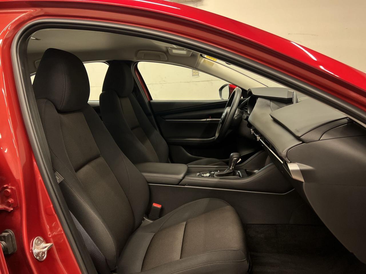 2024 Mazda MAZDA3 LOW KMS |HEATED SEATS | CARPLAY | ALLOYS Photo