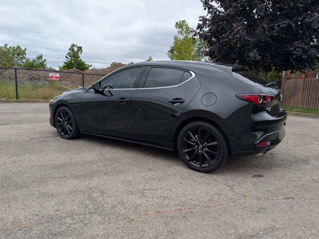 2023 Mazda MAZDA3 Sport GT w/Turbo i-ACTIV AWD  **PRISTINE** Photo2