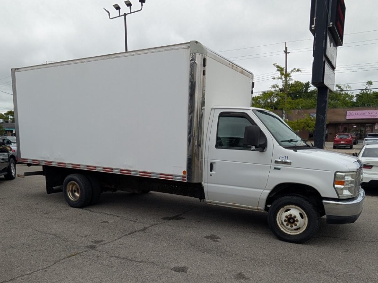 2014 Ford Econoline Commercial Cutaway Cutaway DRW 176 WB  **LOW KMS** Photo