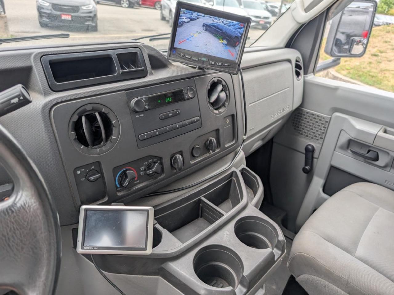 2014 Ford Econoline Commercial Cutaway Cutaway DRW 176 WB  **LOW KMS** Photo