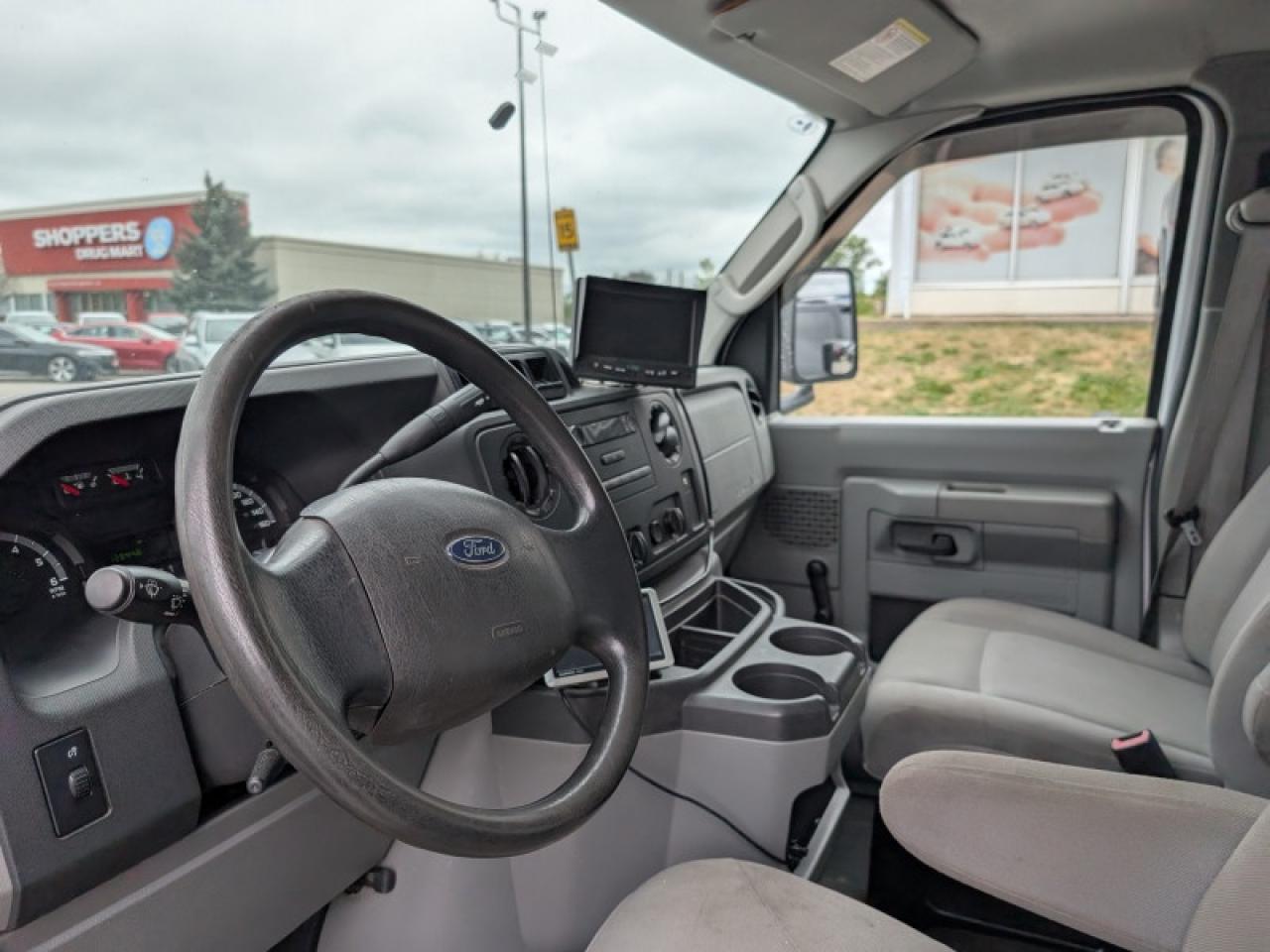 2014 Ford Econoline Commercial Cutaway Cutaway DRW 176 WB  **LOW KMS** Photo