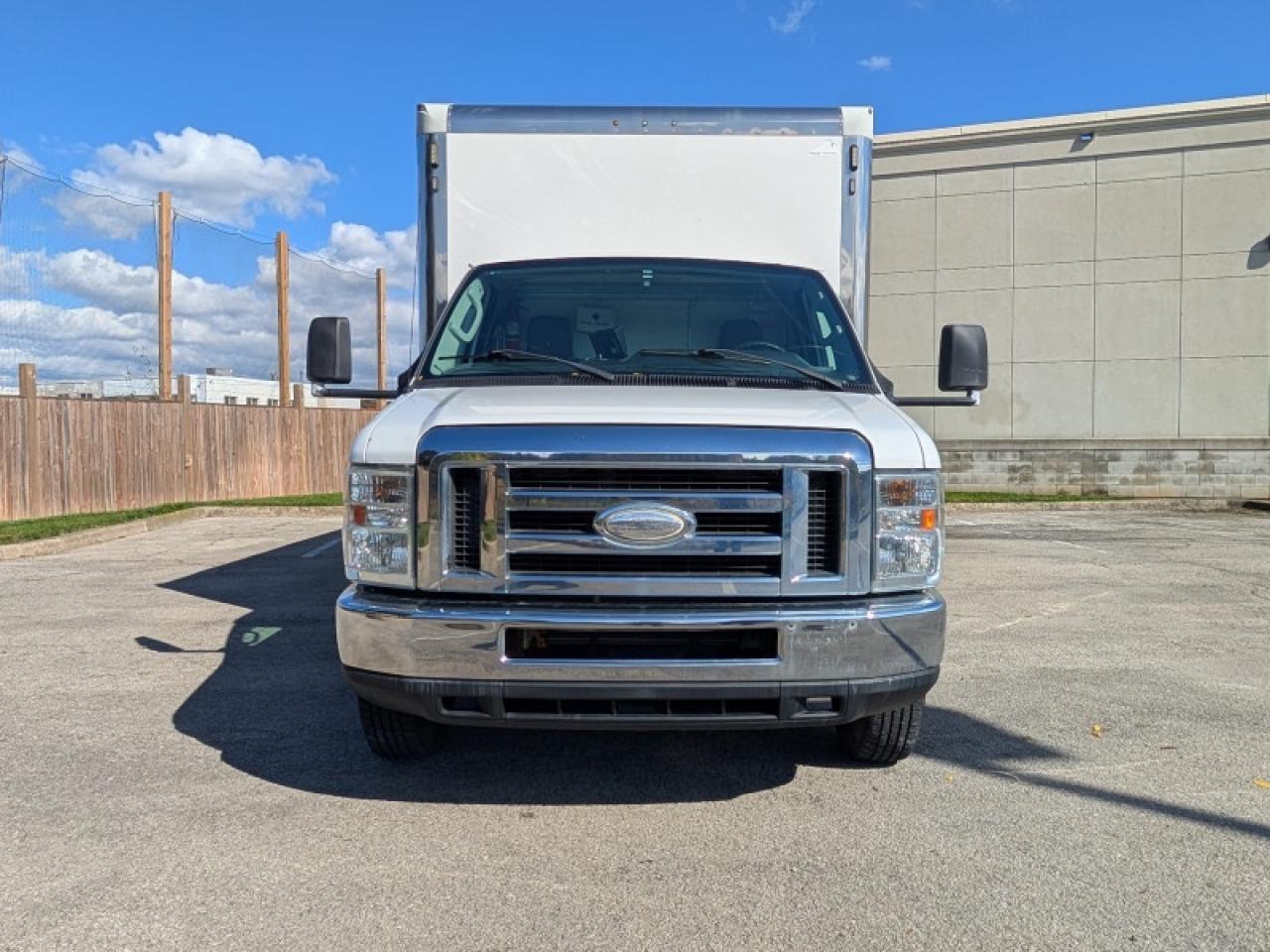 2014 Ford Econoline Commercial Cutaway Cutaway DRW 176 WB  **LOW KMS** Photo