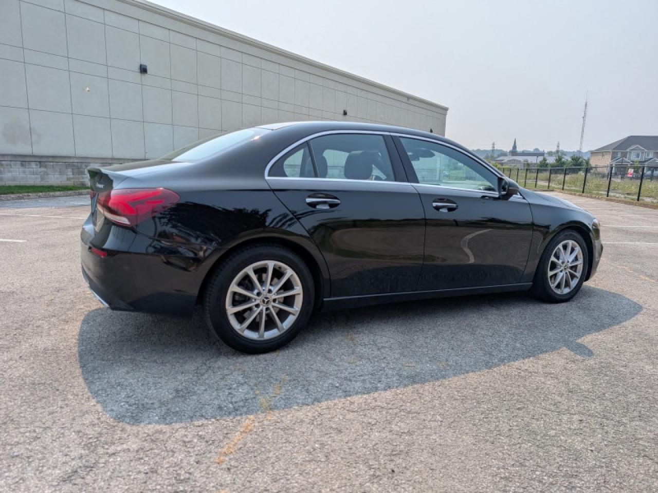 2022 Mercedes-Benz A 220 4MATIC Sedan  **BLIND SPOT - SUNROOF** Photo4