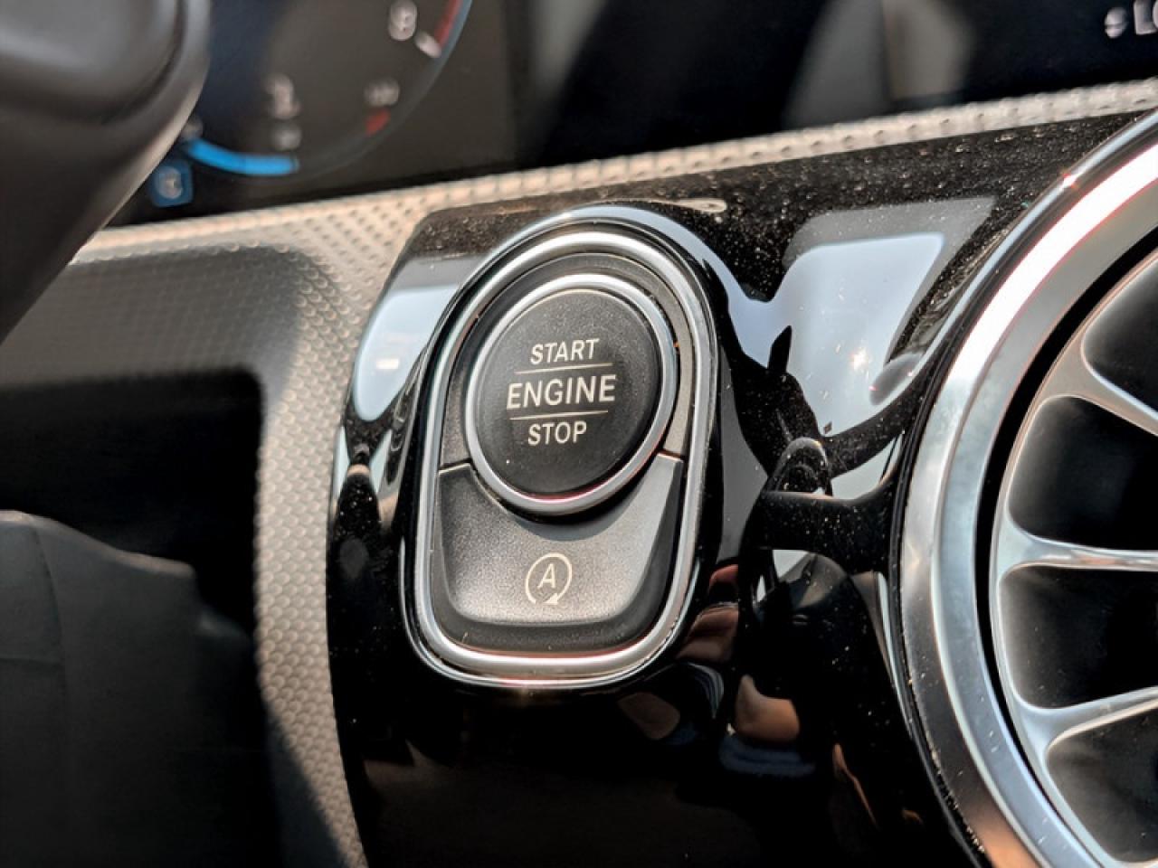 2022 Mercedes-Benz A 220 4MATIC Sedan  **BLIND SPOT - SUNROOF** Photo