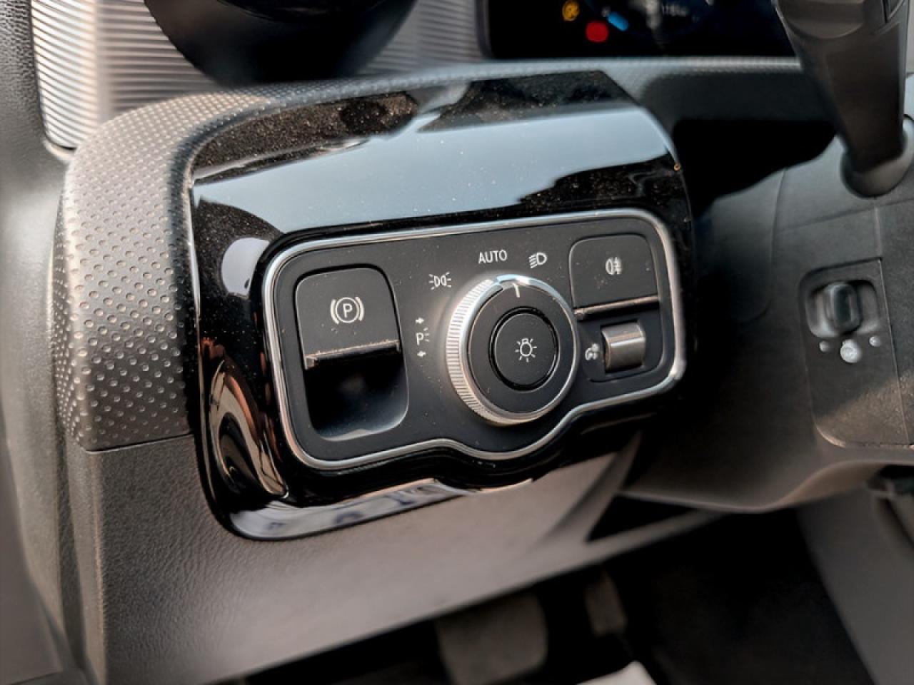 2022 Mercedes-Benz A 220 4MATIC Sedan  **BLIND SPOT - SUNROOF** Photo