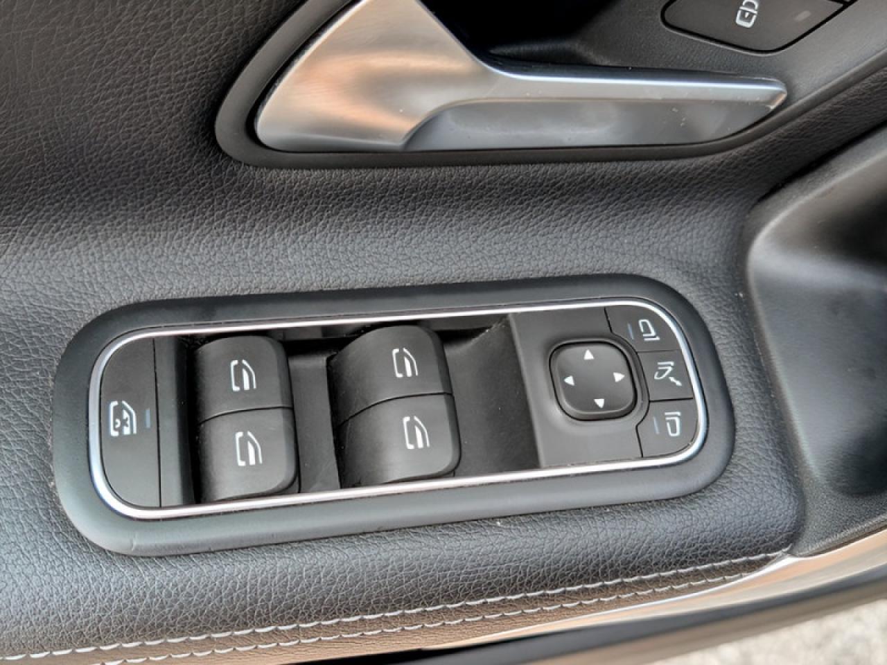 2022 Mercedes-Benz A 220 4MATIC Sedan  **BLIND SPOT - SUNROOF** Photo