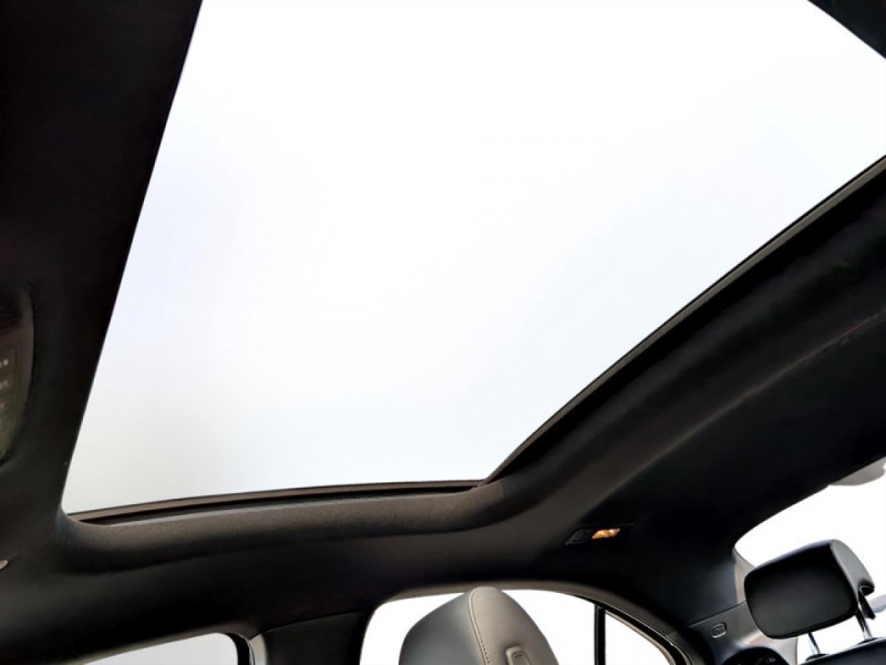 2022 Mercedes-Benz A 220 4MATIC Sedan  **BLIND SPOT - SUNROOF** Photo