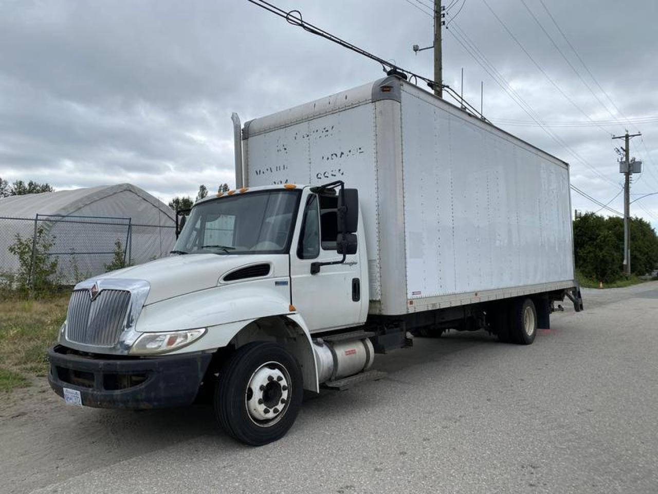 Used 2014 International DuraStar 4300 24 foot Cube Van Power Tailgate Diesel With Hydraulic Brakes for sale in Burnaby, BC