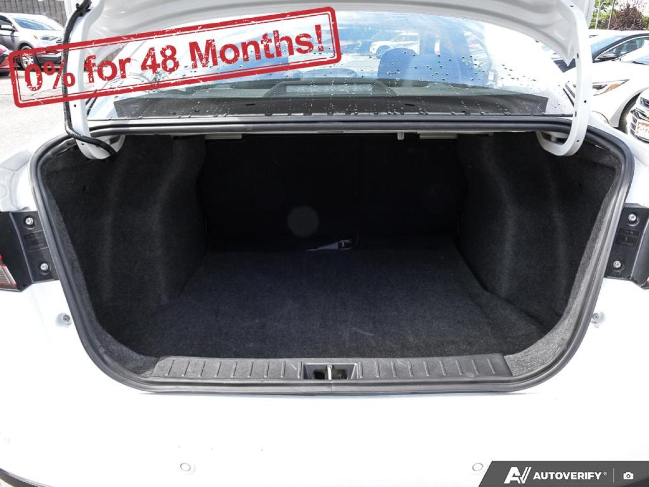 2023 Nissan Versa SR Photo