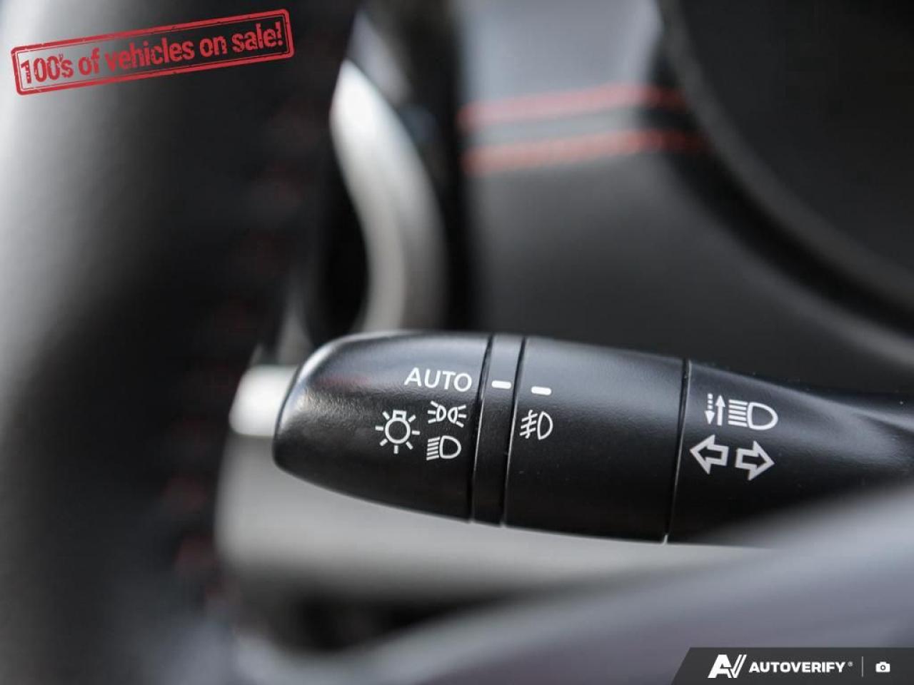 2023 Nissan Versa SR Photo