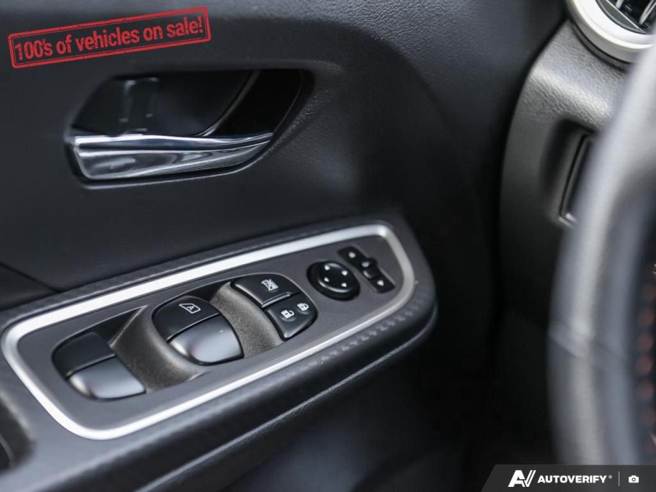 2023 Nissan Versa SR Photo