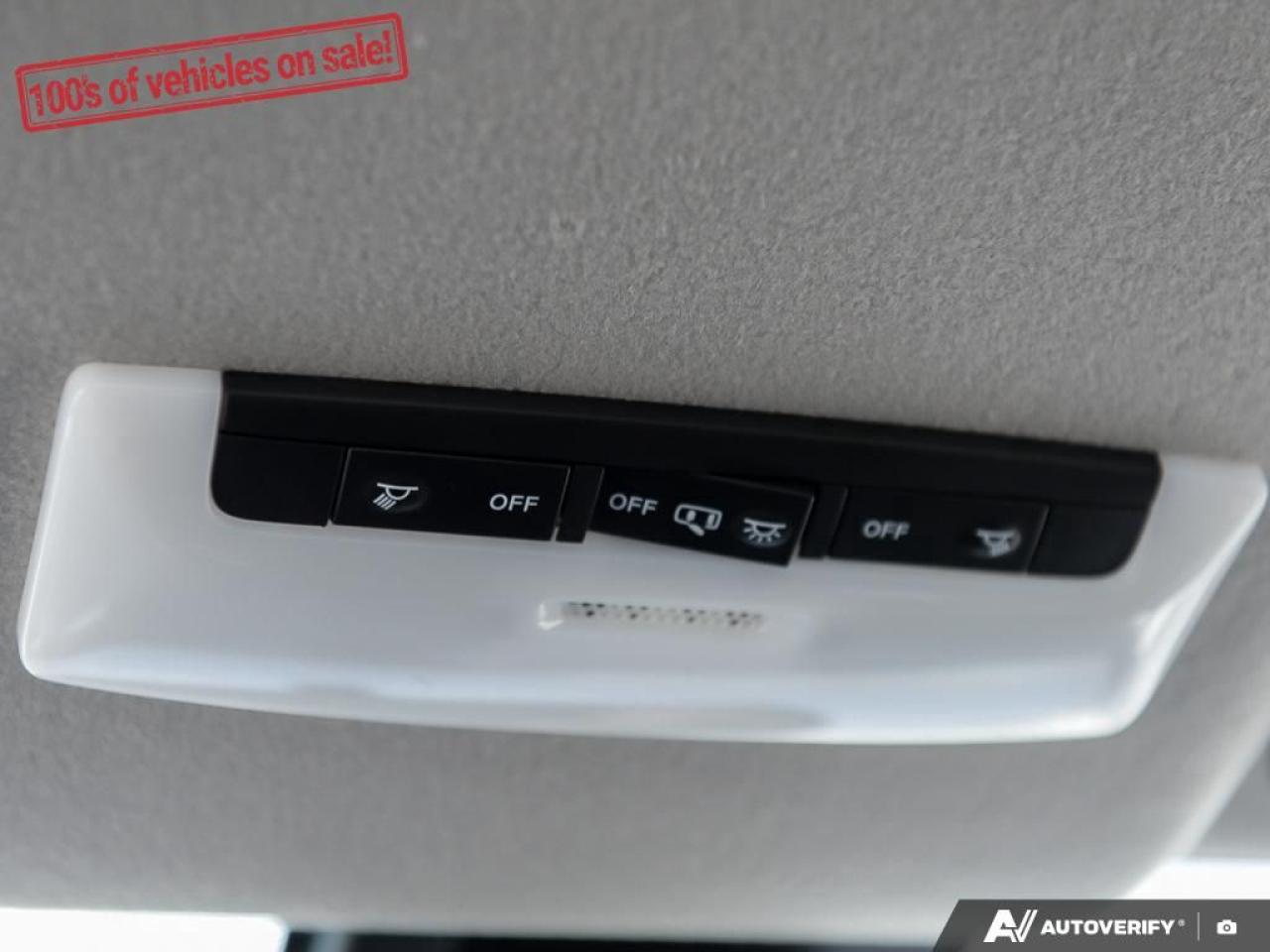 2023 Nissan Versa SR Photo