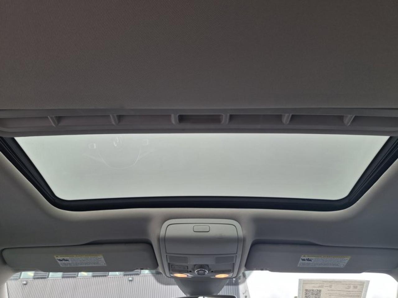 2020 Volkswagen Passat Highline | Leather | Sunroof | Heated Seats | Adaptive Cruise | Reverse Cam | Carplay | and More ! Photo