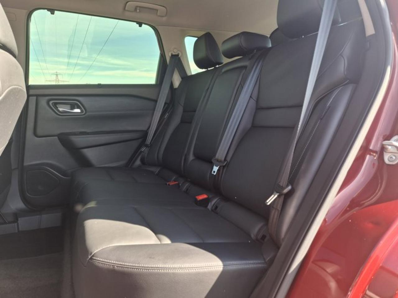 2023 Nissan Rogue SL AWD | Leather | Navi | Pano Roof | Heated Seats + Steering | Power Liftgate | Remote Start & More Photo