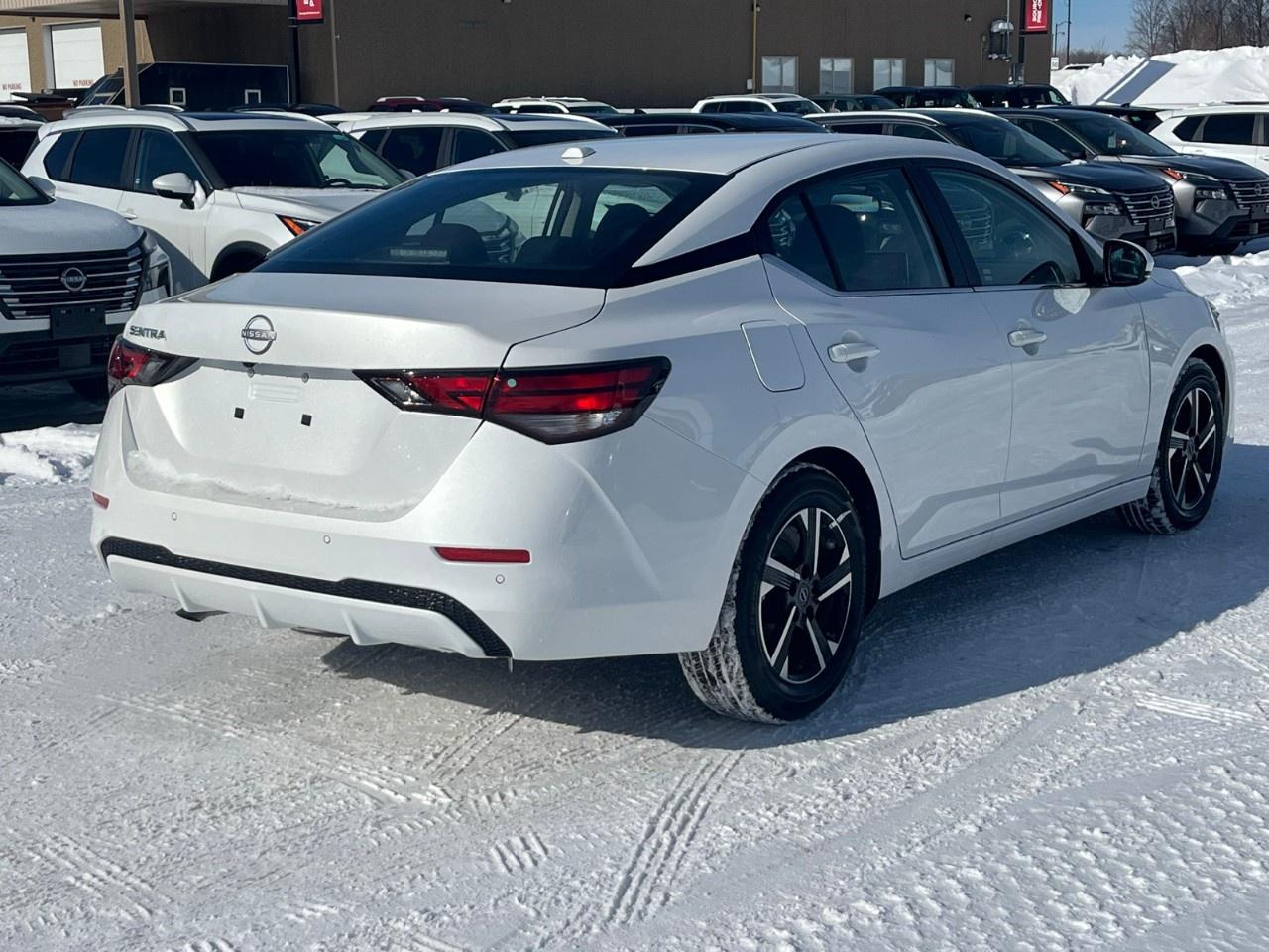 2025 Nissan Sentra SV CVT Photo